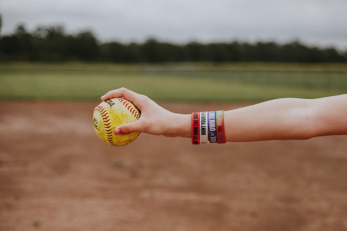Hunt Your Pitch VAULTED ATHLETE ™ TAP Band | Citrus Fade Orange into Green Fade Message Confidence Wristband for Softball & Baseball